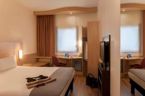room detail thumbnail 1