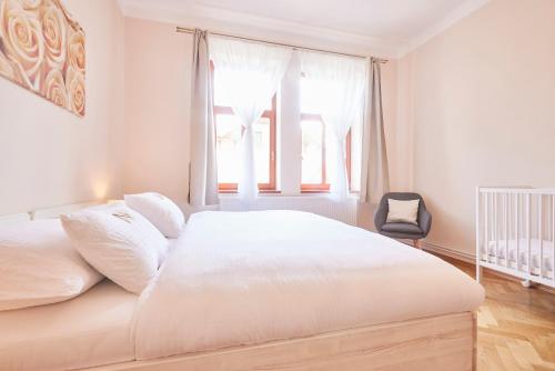 3 bedrooms, 7 beds