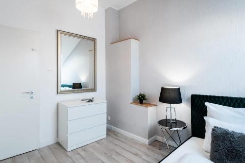 Quiet very central & stylish apt - main image