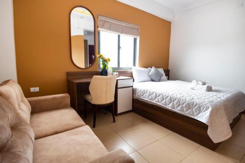 Standard King Room image 5