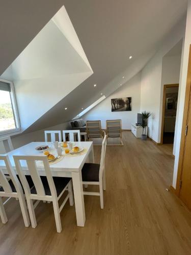 Vita Portucale | Stylish Apartment Campo Ourique - image 6