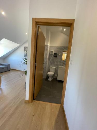 Vita Portucale | Stylish Apartment Campo Ourique - image 8
