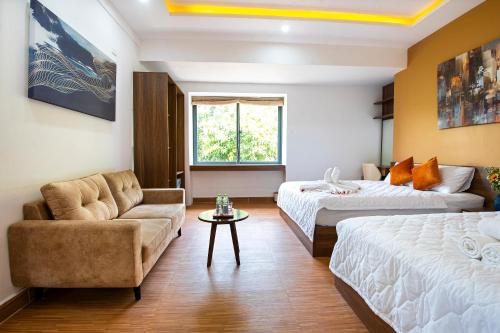 Deluxe Family Room image 4
