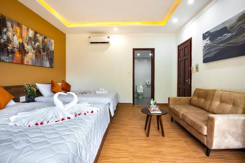 Deluxe Family Room image 5