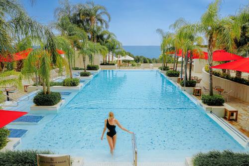 Four Seasons Hotel - image 2
