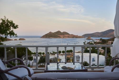 HOTEL ATHINA in แพทโมส