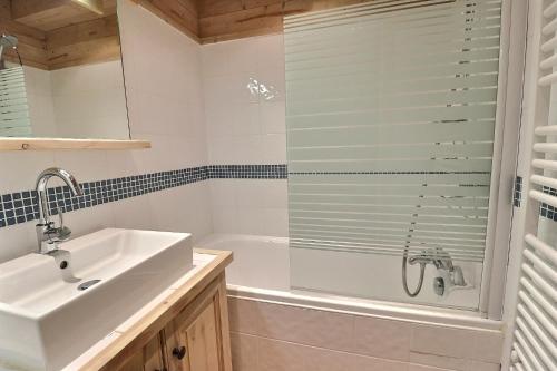 Bathroom, Residence Alpinea in Meribel Mottaret
