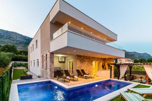 Villa Olea-with pool, sea view, near Split airport – khách sạn tại Kastel Sucurac