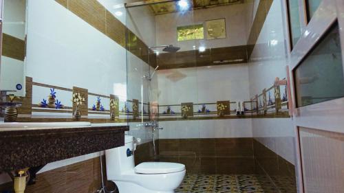 room detail thumbnail 2