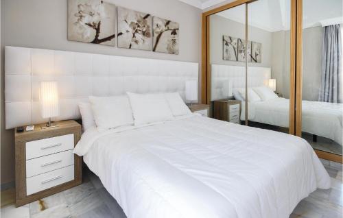 Two-Bedroom Holiday Home in Marbella-Las Chapas - image 3