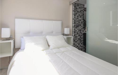 Two-Bedroom Holiday Home in Marbella-Las Chapas - image 6
