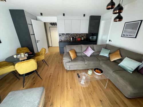 Luxusní apartmán GRAND v centru Harrachova se saunou, wallboxem EV, parkováním zdarma, Netflix a HBO, velkým balkonem a výhledem na Čertovu horu ,sjezdovku a skokanské můstky Luxusní apartmán GRAND v centru Harrachova se saunou, wallboxem EV, parkováním zdarma, Netflix a HBO, velkým balkonem a výhledem na Čertovu horu ,sjezdovku a skokanské můstky