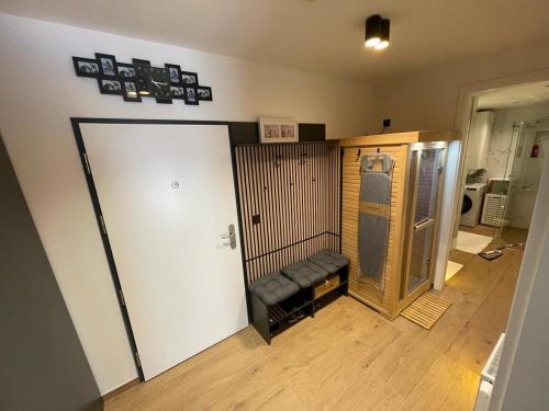 Luxusní apartmán GRAND v centru Harrachova se saunou, wallboxem EV, parkováním zdarma, Netflix a HBO, velkým balkonem a výhledem na Čertovu horu ,sjezdovku a skokanské můstky Luxusní apartmán GRAND v centru Harrachova se saunou, wallboxem EV, parkováním zdarma, Netflix a HBO, velkým balkonem a výhledem na Čertovu horu ,sjezdovku a skokanské můstky