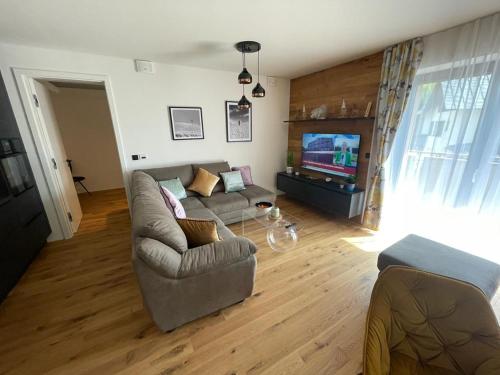 Luxusní apartmán GRAND v centru Harrachova se saunou, wallboxem EV, parkováním zdarma, Netflix a HBO, velkým balkonem a výhledem na Čertovu horu ,sjezdovku a skokanské můstky Luxusní apartmán GRAND v centru Harrachova se saunou, wallboxem EV, parkováním zdarma, Netflix a HBO, velkým balkonem a výhledem na Čertovu horu ,sjezdovku a skokanské můstky