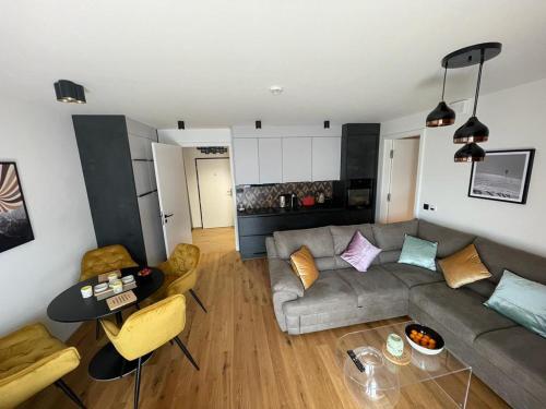 Luxusní apartmán GRAND v centru Harrachova se saunou, wallboxem EV, parkováním zdarma, Netflix a HBO, velkým balkonem a výhledem na Čertovu horu ,sjezdovku a skokanské můstky Luxusní apartmán GRAND v centru Harrachova se saunou, wallboxem EV, parkováním zdarma, Netflix a HBO, velkým balkonem a výhledem na Čertovu horu ,sjezdovku a skokanské můstky