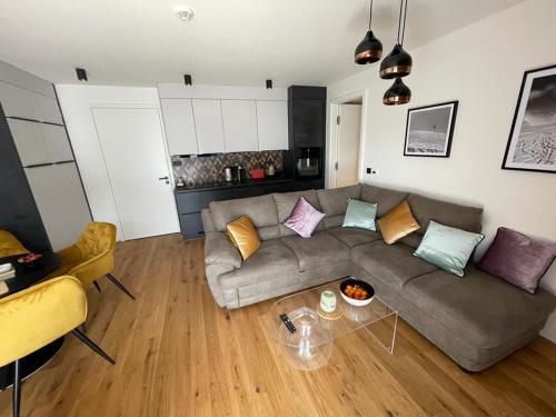 Luxusní apartmán GRAND v centru Harrachova se saunou, wallboxem EV, parkováním zdarma, Netflix a HBO, velkým balkonem a výhledem na Čertovu horu ,sjezdovku a skokanské můstky Luxusní apartmán GRAND v centru Harrachova se saunou, wallboxem EV, parkováním zdarma, Netflix a HBO, velkým balkonem a výhledem na Čertovu horu ,sjezdovku a skokanské můstky