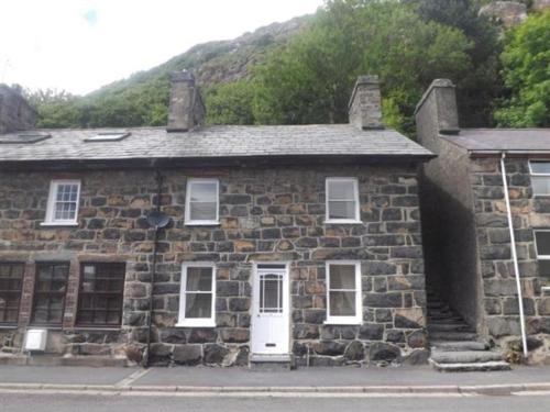 3 bed cottage Tremadog square close to restaurants and bars great walks fantastic base