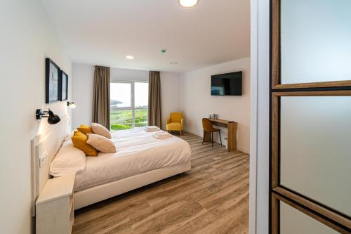 Deluxe Double or Twin Room with Sea View