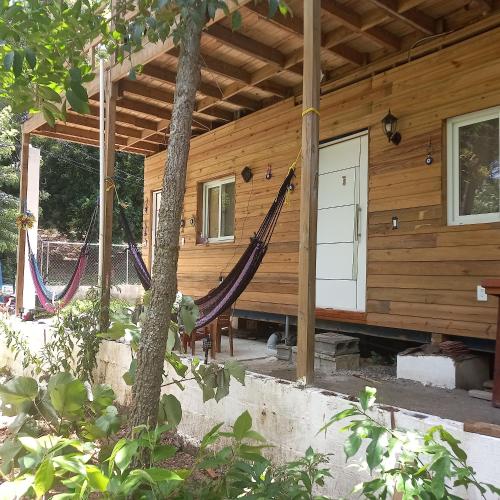 ONAT Hostel WEST END Private or Shared Room in Roatan Island