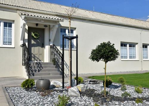 Bejárat, Rezidence 1923 in Kucharovice