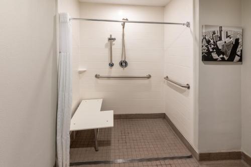 La Quinta by Wyndham Houston NW Brookhallow - image 12