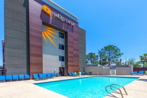 View, La Quinta Inn & Suites by Wyndham Houston NW Brookhollow in North Houston