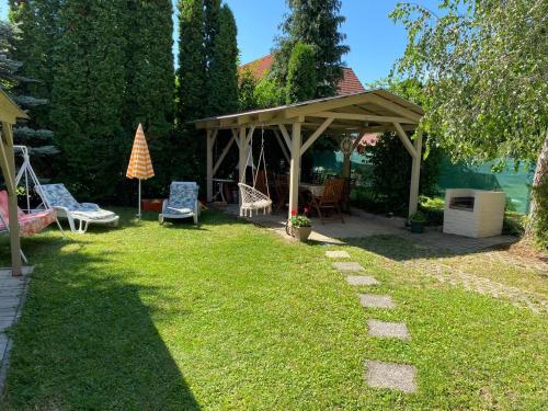 Sommer Ferienhaus – khách sạn tại Balatonszarszo