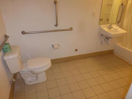 Red Roof Inn Houston - Jersey Village - image 7