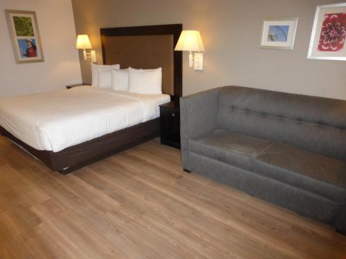 Red Roof Inn Houston - Jersey Village - image 2