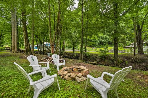 Tranquil Creekfront Bryson City Home with Grill! in Lauada, USA