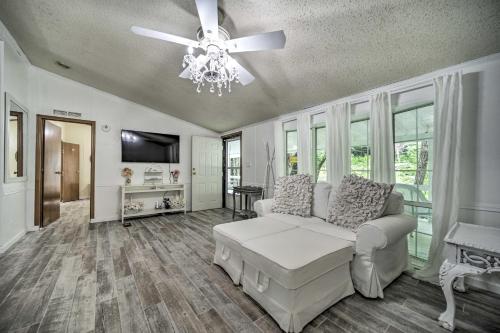 Tranquil Creekfront Bryson City Home with Grill! in Lauada, USA