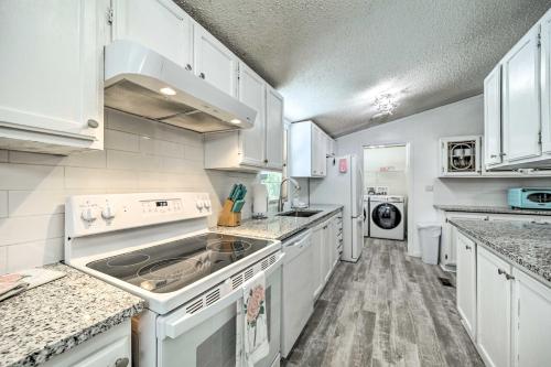 Tranquil Creekfront Bryson City Home with Grill! in Lauada, USA