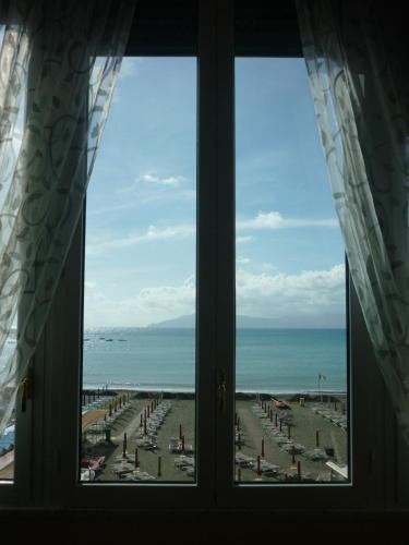 Suite Hotel Nettuno - image 2