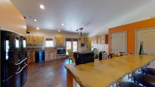 Oasis with hot tub fire pit star gazing dog friendly 5 BR with 3 full BA - image 7