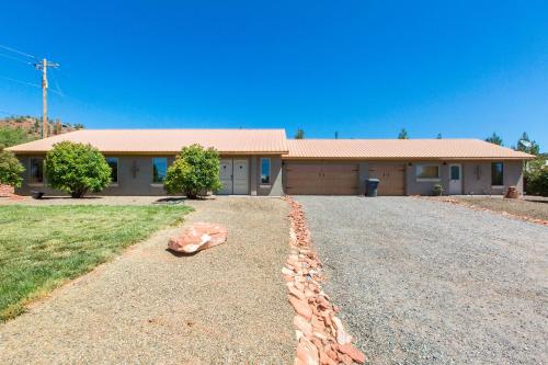 Oasis with hot tub fire pit star gazing dog friendly 5 BR with 3 full BA - image 12
