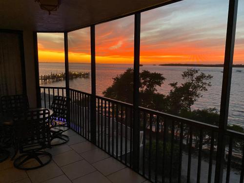 . Bay View Tower 232 Sanibel Harbour Resort