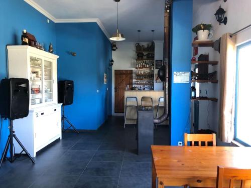 Pub/Lounge, Holidayhome with bar and swimming pool in Tabua