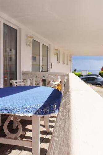 Ferienwohnung mit Meerblick und Terrasse - Nur 50 Meter zum Strand - inklusive eigenem Parkplatz und Fahrradunterstellplatz
