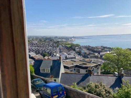 Modern studio apartment with outstanding views, sleeps 2