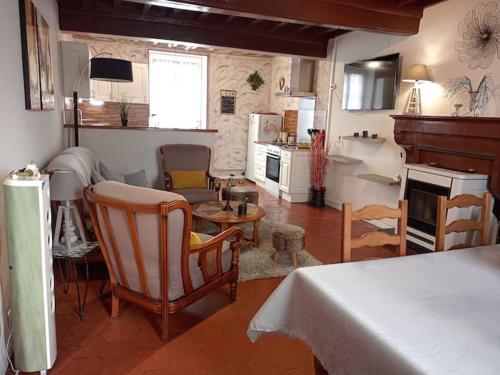 Gite du moulin à la ferme pour 6 á 8 pers tt confort (Gite du moulin a la ferme pour 6 a 8 pers tt confort) in Шато-Шинон