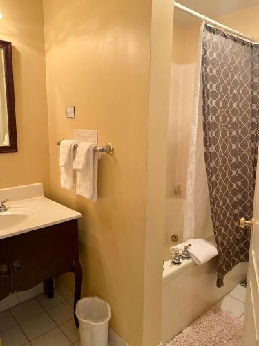 The Cypress Inn - image 11