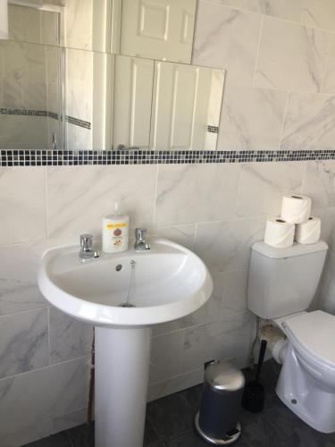 Arma Short Stays 122 - Spacious 3 Bed Oxford House Sleeps 5 - Free Private Parking And Garden - main image