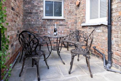 Bootham Apartment 32 - main image