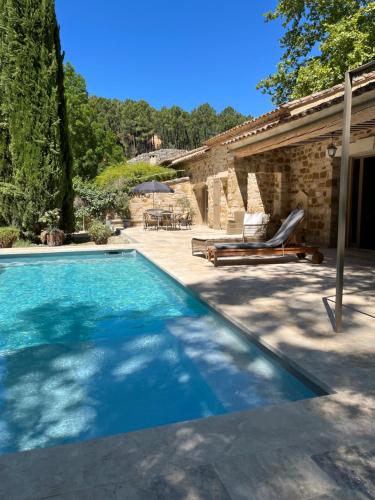 Grande Bastide dans le Luberon gîte à louer Caseneuve