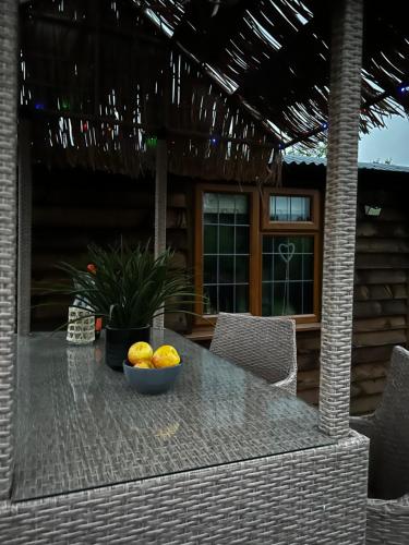 Four Seasons Country Retreat with Wood Fuel Hot Tub close to kington Market Town in Pembridge