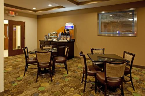 Holiday Inn Express Hotel & Suites Hope Mills-Fayetteville Airport, an IHG Hotel