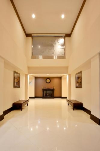 Holiday Inn Express & Suites Hope Mills-Fayetteville Arpt by IHG - 로비