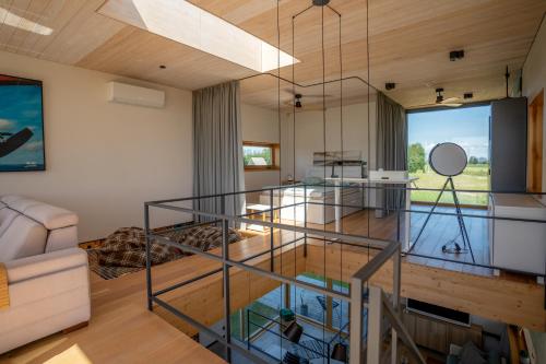 Jaukus modernios architektūros Svencelės namas (Jaukus modernios architekturos Svenceles namas) in Priekule