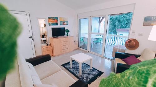 Beach apartment with Beach chairs n.1 in Utjeha