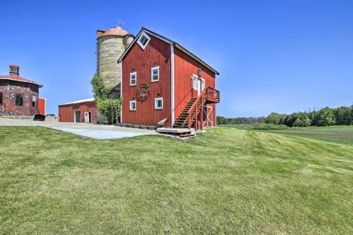 Pet-Friendly Countryside Cottage with Fire Pit!